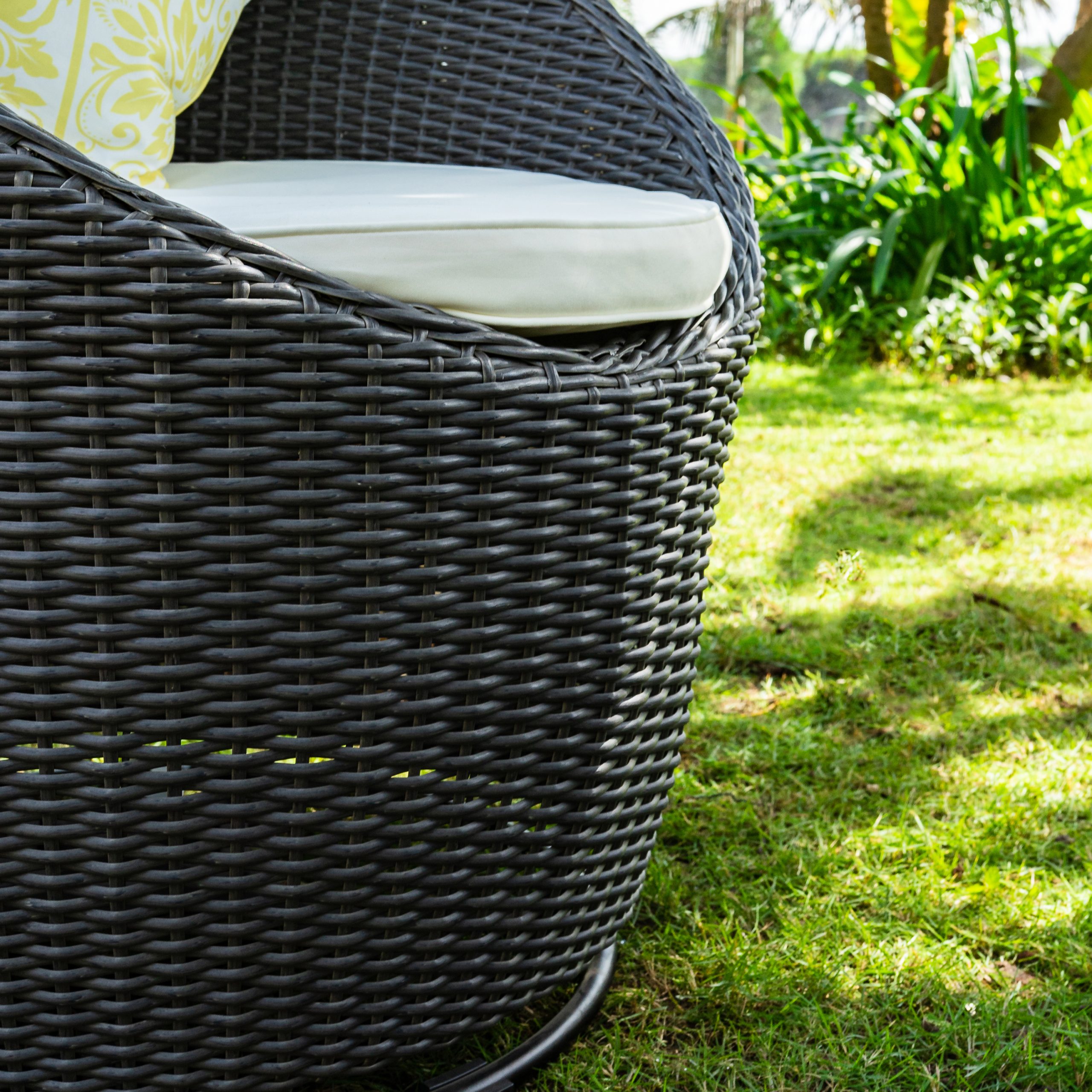 Bộ Bàn Ghế Xoay Mây Nhựa Barletta