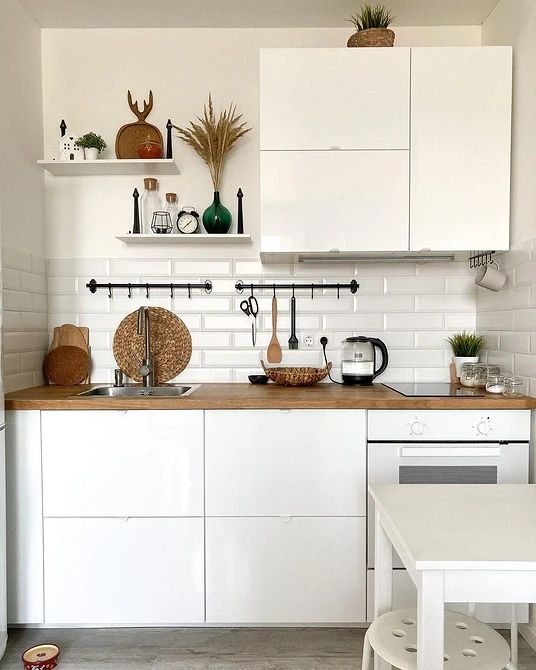 Trang Trí Bếp Ăn Với Phụ Kiện Gốm Sứ Và Nội Thất Sang Trọng