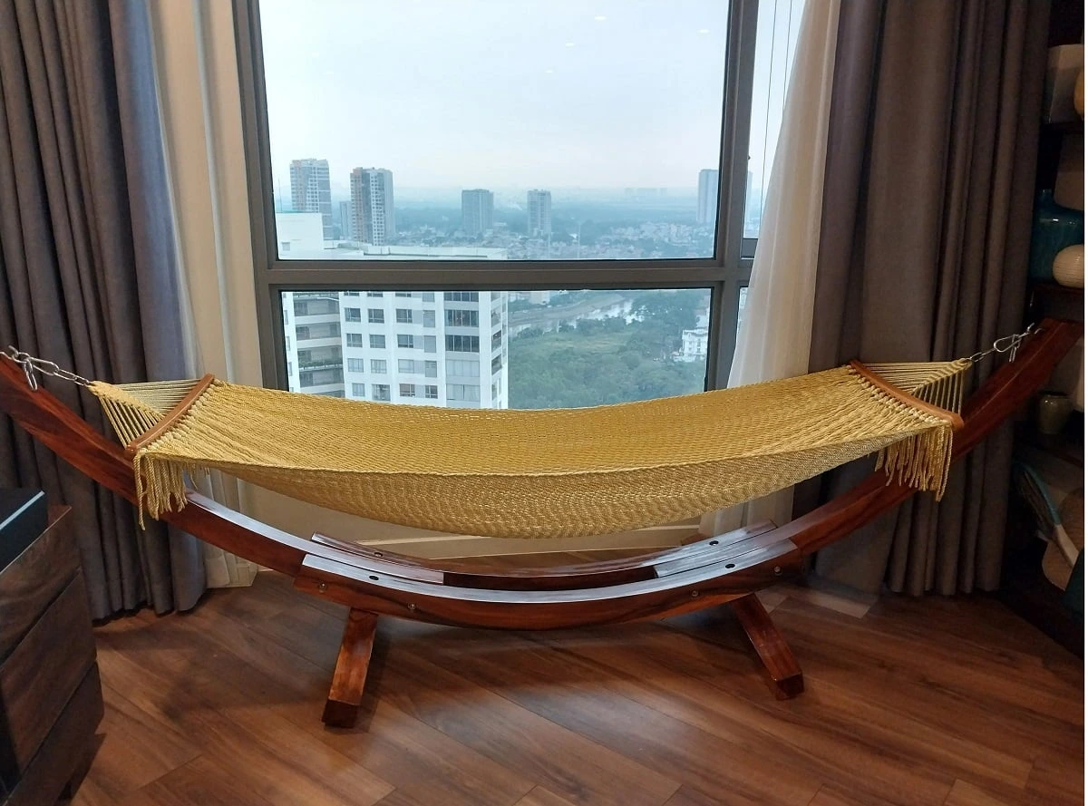 Võng gỗ sồi trong nhà nhỏ gọn Võng gỗ sồi trong nhà nhỏ gọn