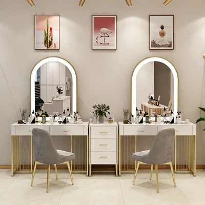 Bàn makeup hiện đại xu hướng 2025
