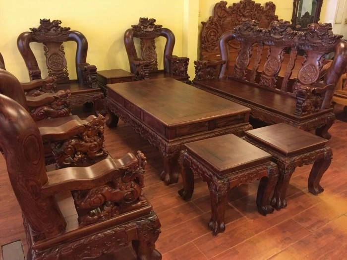 Bàn ghế gỗ cẩm lai cổ điển, sang trọng Bàn ghế gỗ cẩm lai cổ điển, sang trọng