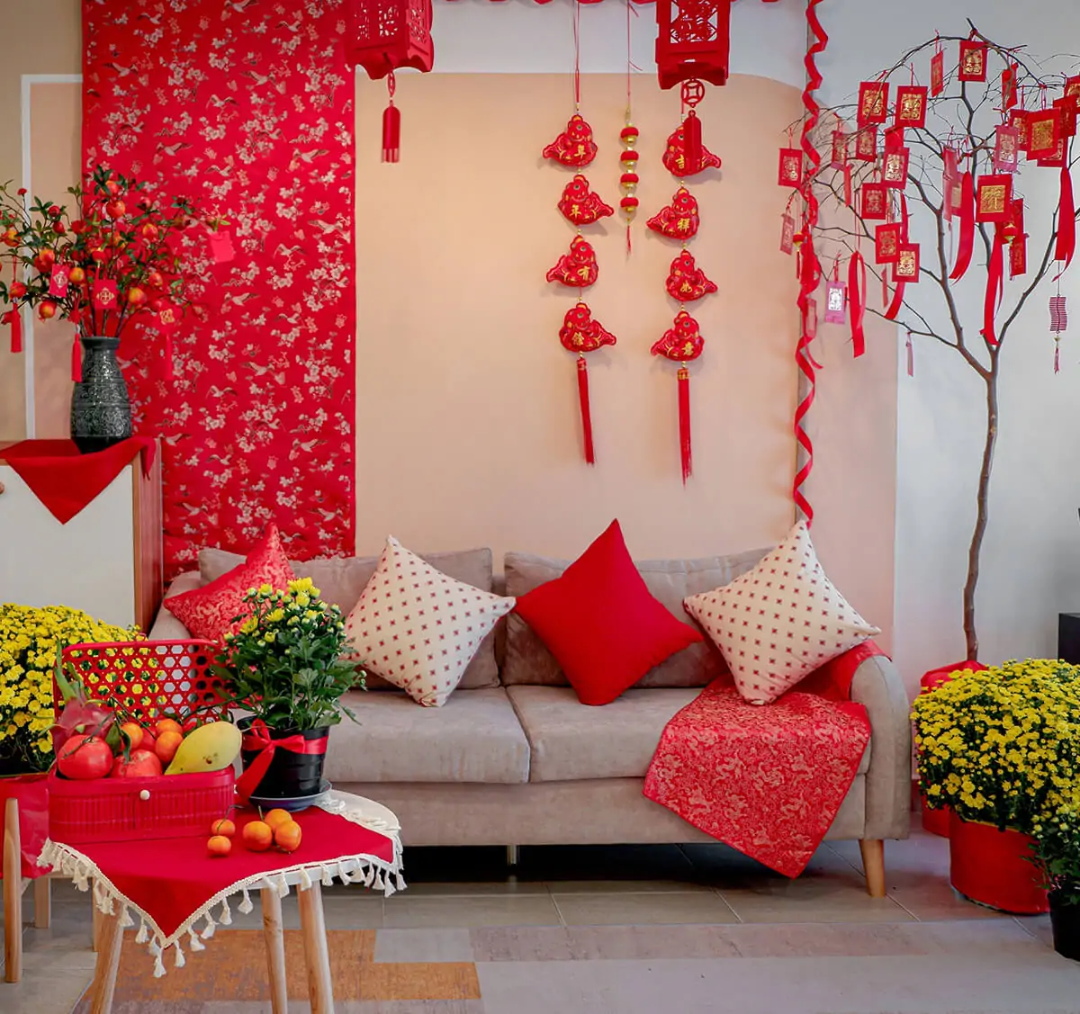 Trang trí Tết trong nhà là truyền thống lâu đời của người Việt