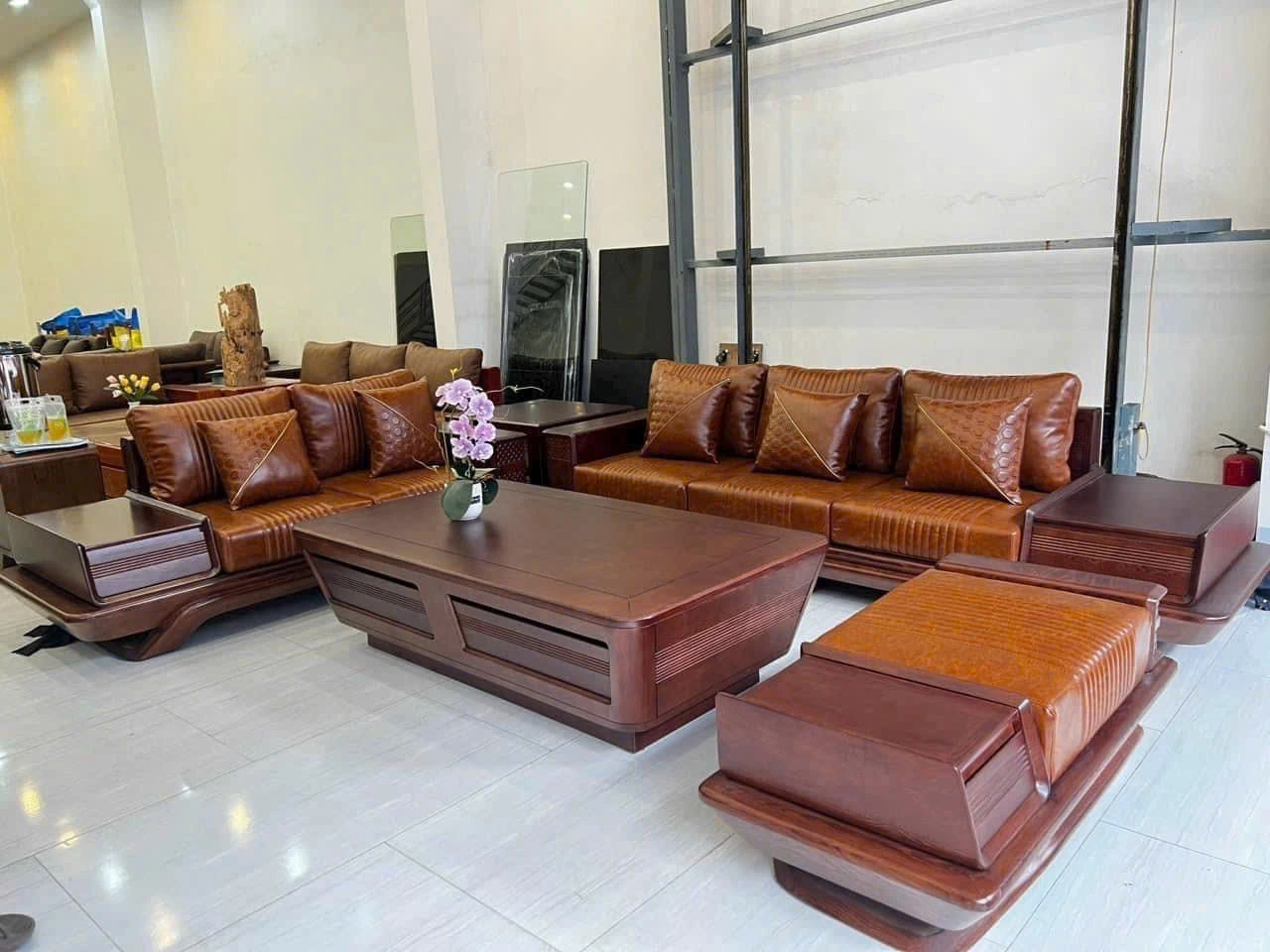 Bàn Ghế Gỗ Phòng Khách Cao Cấp: Thiết Kế Đẹp, Giá Trị Sử Dụng Lâu Dài