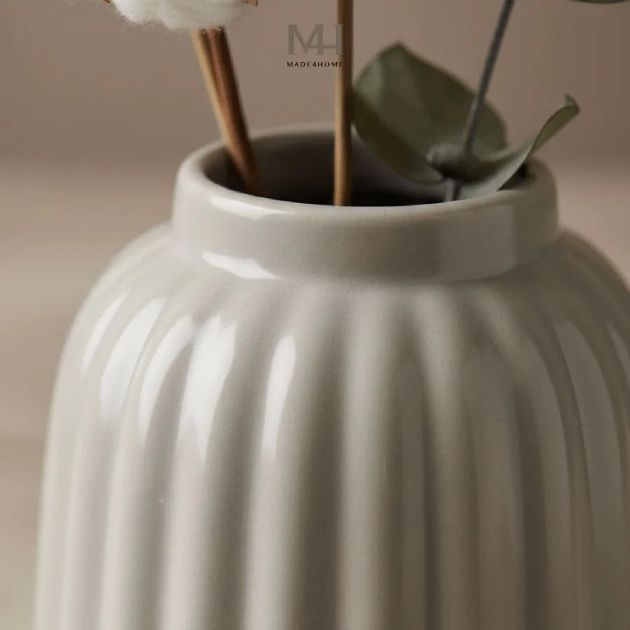 Bình hoa sứ Aionna trang trí decor họa tiết sọc Made4Home