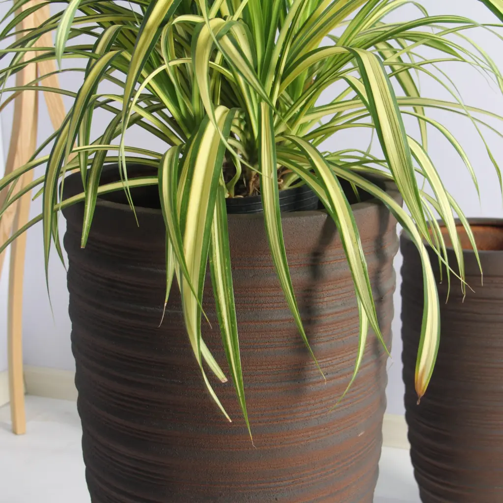 Shine Urn Poly Planter (Set Of 2) – Red Brown